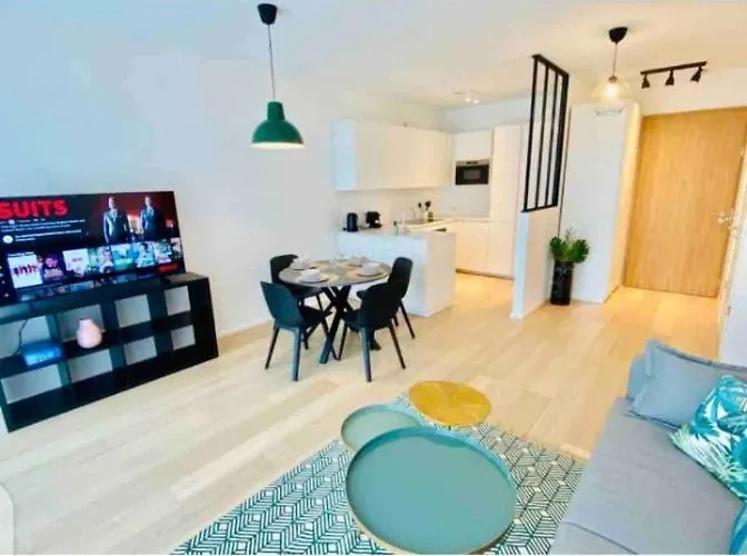 Comfortable 1 Bedroom W Terrace & Parking-Chiny1
