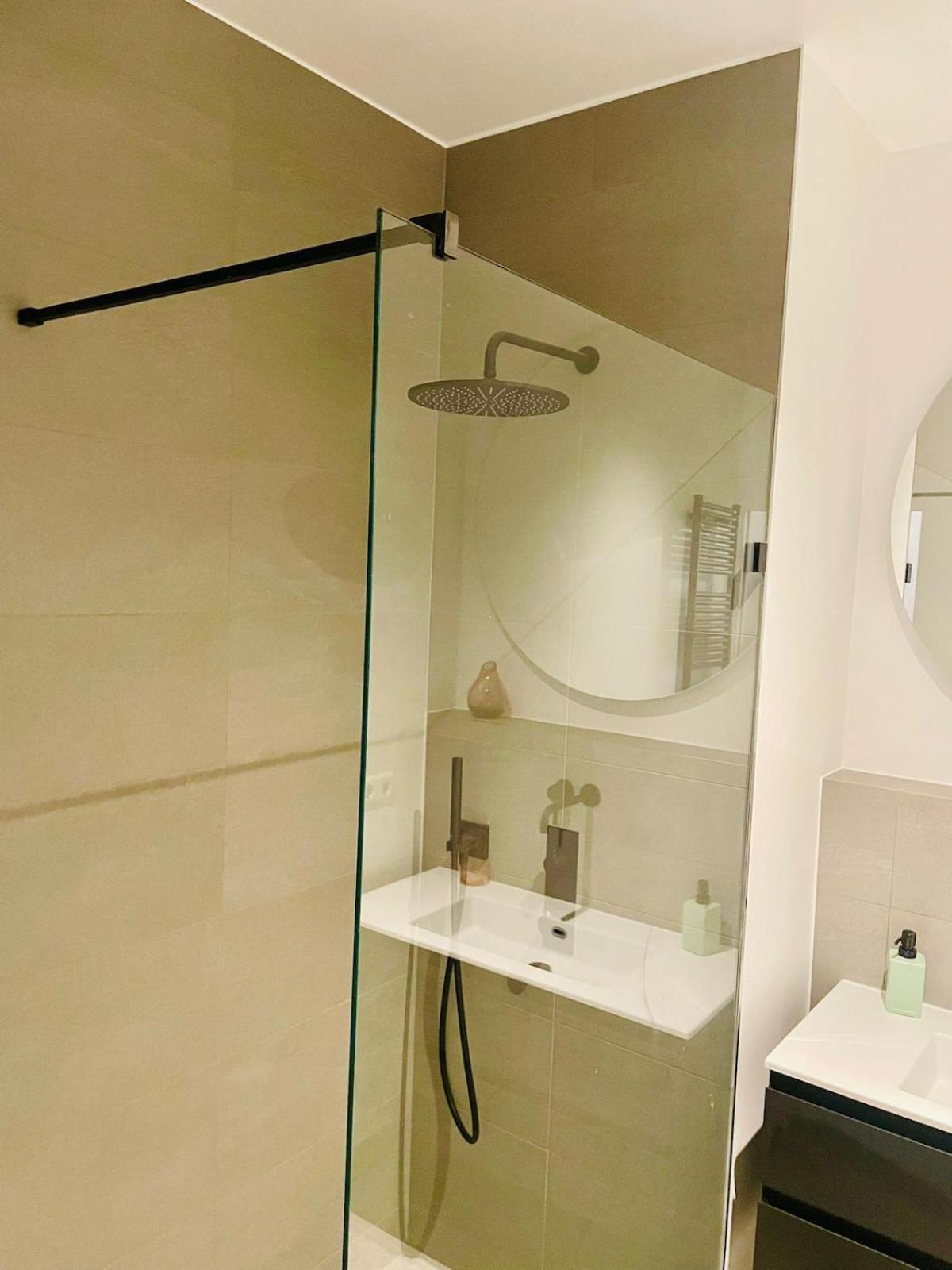Comfortable 1 Bedroom W Terrace & Parking-chiny1 Apartamento