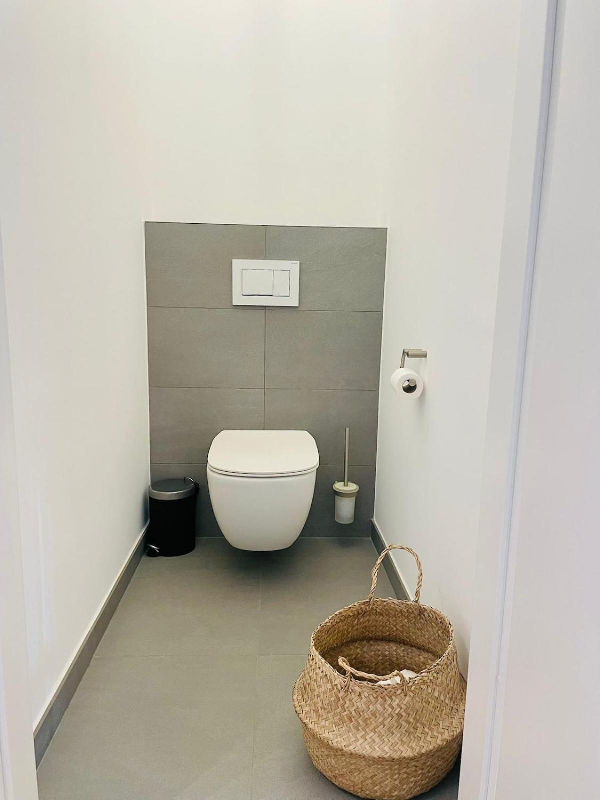 Comfortable 1 Bedroom W Terrace & Parking-chiny1 Apartamento